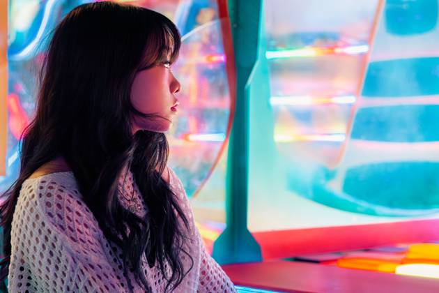 IMAGO Creative, Lifestyle, Gaming MR_ID25773_19218_LuoYi.jpg A young Asian Gen Z girl enjoys vivid lights and colors in an arcade, capturing the essence of modern youth and entertainment The scene is lively and dynamic Model Released GemaAlejo_ID25773_744309_006 Copyright: xGemaxAlejox RECORD DATE NOT STATED