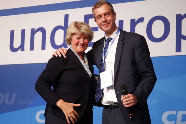 Stefan Evers, Secretary General, Adopted Monika Gruetters, still National Chairwoman, from the Office with Gift, Vase, at the 44 State Party Conference the Berlin CDU in Berlin, Berlin Germany, Germany
