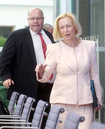 Bundespressekonferenz in Berlin, Vorstellung des 5. Weltklimabericht des IPCC mit BM Prof. Dr. Johanna Wanka, BM Peter Altmaier, Berlin Deutschland, Germany