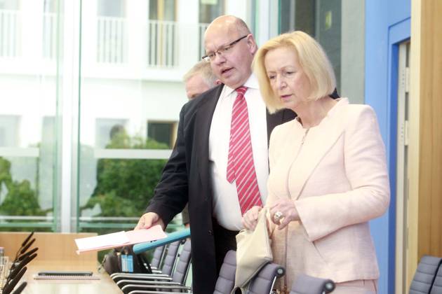 Bundespressekonferenz in Berlin, Vorstellung des 5. Weltklimabericht des IPCC mit BM Prof. Dr. Johanna Wanka, BM Peter Altmaier, Berlin Deutschland, Germany