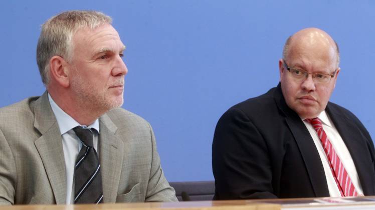 Federal press conference in Berlin, presentation of 5 World Climate Report of IPCC with BM Peter Altmaier, Jochen Flasbarth, President of Federal Environment Agency UBA , Berlin Germany, Germany