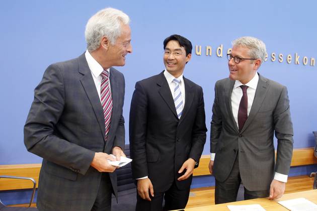 BM Peter Ramsauer, BM Philipp ROESLER and BM Norbert ROETTGEN in the Federal Press Conference, Subject the from Federal Cabinet adopted Energy turnaround, Berlin Germany, Germany