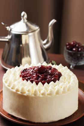 IMAGO Creative, Jahreszeit Sommer, Kirschen Biscuit cake, cherry souffle with cream cheese and cherry confiture on wooden background. Close-up,vertical photo , 48546162.jpg, cherry cake, cream cheese, cherry confiture, Biscuit cake, cherry souffl, background, food, fruit, chocolate, birthday, sweet, slice, cherry, delicious, cake, tasty, dessert, cream, creamy, frosting, tart, decorated, fresh, whipped cream, homemade, traditional, german, rustic, close up, piece, cocoa, red, gourmet, celebration, naked, entire, carb, valentine, style, plate, free, preparation, holiday, photos, view, whipped, pastry, calories, excess weight, wooden RECORD DATE NOT STATED