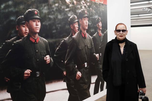 Catherine Sieverding, Exhibition in the Academy the Coasts in Berlin, you will with the Kaethe Kollwitz Price 2017 the Academy excellent, the Artist before their Plant, Berlin Germany, Germany