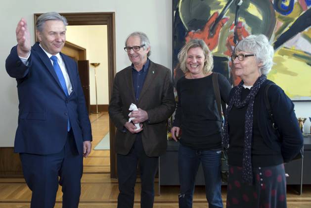 Klaus Wowereit Received Director Ken Loach, Preistraeger Berlinale Ehrenbaer 2014, and its Woman Lesley Ashton and Subsidiary Emma Loach at Red City Hall in Berlin, Entry ins Guestbook the City, Berlin Germany, Germany