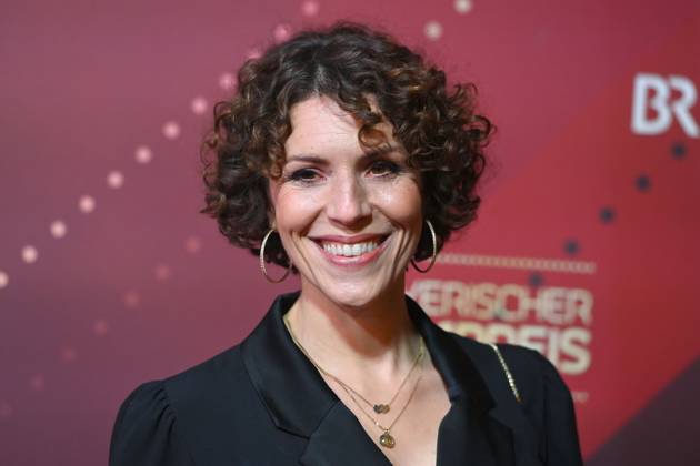 Eva Maria REICHERT actress , single picture,cropped single motif,portrait,portrait,portrait red carpet,red carpet,Bavarian Film Award 2024 on 24 01 2025 at Prinzregententheater in Munich