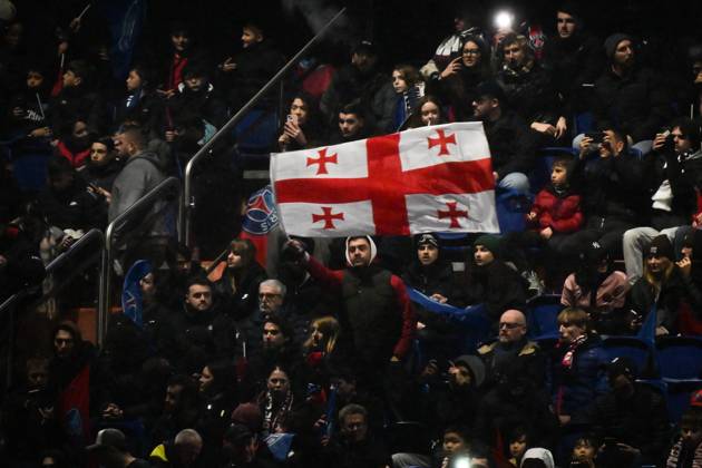 Ligue 1 PSG vs Stade de Reims - FA Paris Saint-Germain’s forward Khvicha Kvaratskhelia’s supporters hold the Georgian flag during the French L1 football match between Paris Saint-Germain and Stade de Reims at the Parc des Princes stadium in Paris on January 25, 2025. Photo by Firas Abdullah ABACAPRESS.COM Paris Île-de-France France  Copyright: xAbdullahxFiras ABACAx