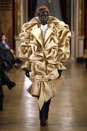 Viktor & Rolf Haute Couture spring summer 2025 Paris January 2025 Viktor & Rolf Haute Couture spring summer 2025 Paris January 2025, Credit:Zeppelin Avalon  Copyright: xZeppelinx xAvalonx 0958670708