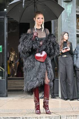PFW Haute Couture Elie Saab Outside Arrivals JR Leonie Hanne at Elie Saab show during Haute Couture Fashion Week in Paris, France on January 29, 2025. Photo by Julien Reynaud APS-Medias ABACAPRESS.COM Paris France  Copyright: xReynaudxJulien APS-Medias ABACAx