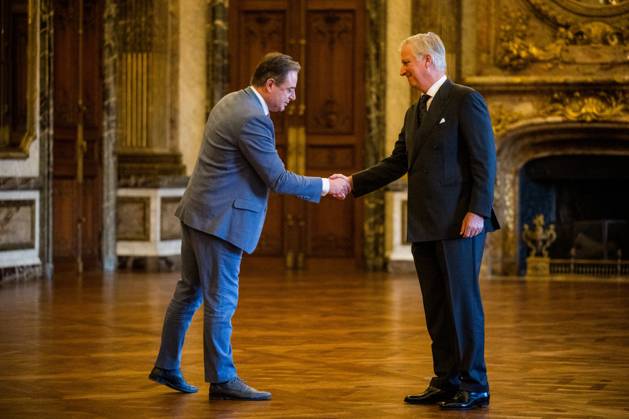 Prime Minister Bart De Wever and King Philippe - Filip of Belgium pictured during the oath ceremony of the new Prime Minister and members of the federal government at the Royal Palace, Monday 03 February 2025, in Brussels. Negotiators from the five parties that make up the Arizona coalition - the N-VA, MR, Engagà s, Vooruit and CD&V - reached a government agreement on Friday evening. JASPERxJACOBS 111702045