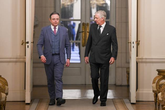 Prime Minister Bart De Wever and King Philippe - Filip of Belgium pictured at the oath ceremony of the new Prime Minister and members of the federal government at the Royal Palace, Monday 03 February 2025, in Brussels. Negotiators from the five parties that make up the Arizona coalition - the N-VA, MR, Engagà s, Vooruit and CD&V - reached a government agreement on Friday evening. POOLxFREDERICxANDRIEU 111704505