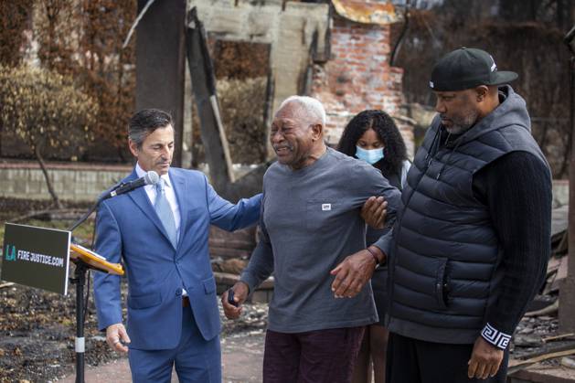February 4, 2025, Los Angeles, California, USA: Lawyer Doug Boxer, L, and Pastor BJ King, R, comfort Walter Butler, a local shoe store operator who lost his home in the Eaton Fire, in a press conference held by LA Fire Justice to discuss its lawsuit against Southern California Edison. The event took place outside Butler s destroyed home in Altadena, California, on Feb. 4, 2025. Los Angeles USA - ZUMAc68_ 20250204_zaf_c68_007 Copyright: xRingoxChiux