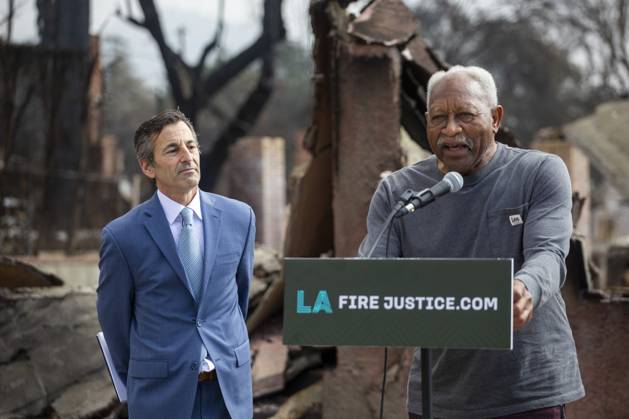 February 4, 2025, Los Angeles, California, USA: Lawyer Doug Boxer, L, listens as Walter Butler, a local shoe store operator who lost his home in the Eaton Fire, speaks in a press conference held by LA Fire Justice to discuss its lawsuit against Southern California Edison. The event took place outside Butler s destroyed home in Altadena, California, on Feb. 4, 2025. Los Angeles USA - ZUMAc68_ 20250204_zaf_c68_008 Copyright: xRingoxChiux