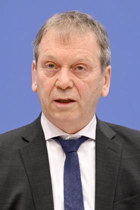 Hans Martin Henning at the Federal Press Conference on the publication of the biennial report on the state of climate policy in Germany at the Federal Press Conference building in Berlin, 05 02 2025 Foto:xF.xKernx xFuturexImagex klimapolitik_5231