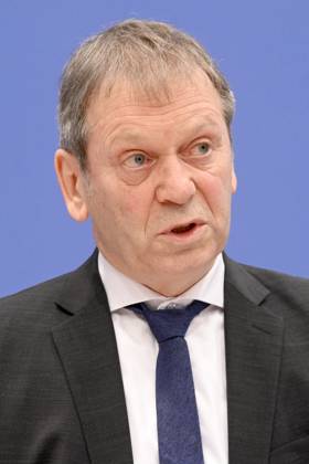 Hans Martin Henning at the Federal Press Conference on the publication of the biennial report on the state of climate policy in Germany at the Federal Press Conference building in Berlin, 05 02 2025 Foto:xF.xKernx xFuturexImagex klimapolitik_5232