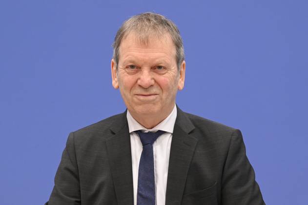 Hans Martin Henning at the Federal Press Conference on the publication of the biennial report on the state of climate policy in Germany at the Federal Press Conference building in Berlin, 05 02 2025 Foto:xF.xKernx xFuturexImagex klimapolitik_5234