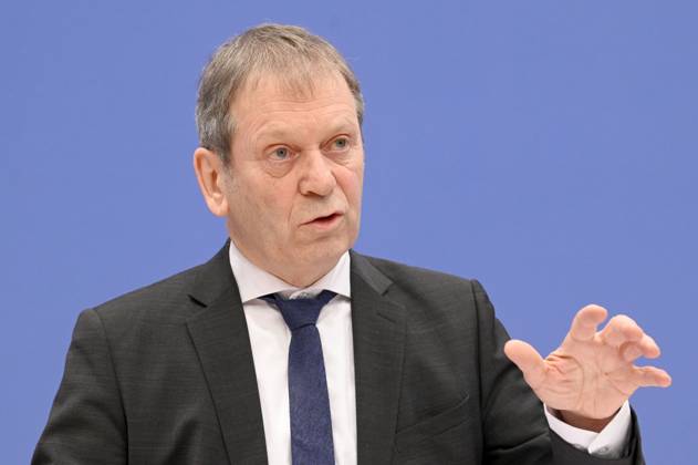 Hans Martin Henning at the Federal Press Conference on the publication of the biennial report on the state of climate policy in Germany at the Federal Press Conference building in Berlin, 05 02 2025 Foto:xF.xKernx xFuturexImagex klimapolitik_5235
