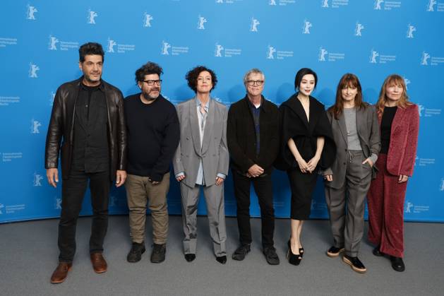 February 13, 2025, Berlin, Germany: Nabil Ayouch, Rodrigo Moreno, Maria Schrader, Todd Haynes, Fan Bingbing, Bina Daigeler and Amy Nicholson pose at the jury photocall during the 75th Berlinale International Film Festival at Hotel Grand Hyatt in Berlin, Germany, on 13 February 2025. Photo: Berlin Germany - ZUMAm179 20250213_zep_m179_003 Copyright: xAlecxMichaelx