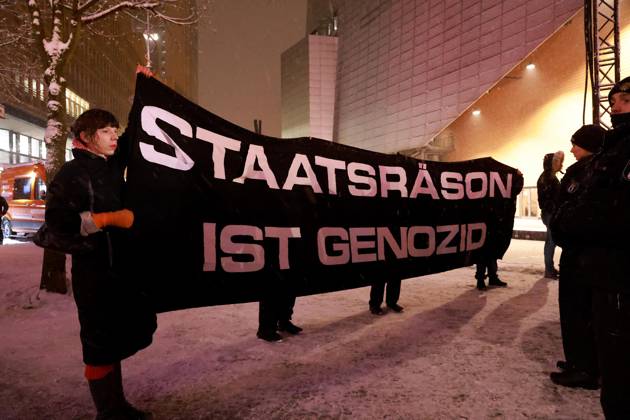 13 02 2025, Demonstrators, at the opening of the 75th Berlinale, Berlin International Film Festival, Red Carpet, Berlin Germany, Germany