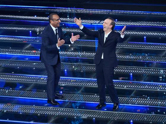 : Sanremo, 75th Italian Song Festival 2025 - Fourth Evening. In the photo Carlo Conti and Roberto Benigni - ZUMAp169 20250214_zea_p169_1045 Copyright: xMaurizioxD Avanzox