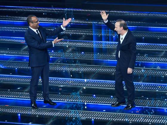 : Sanremo, 75th Italian Song Festival 2025 - Fourth Evening. In the photo Carlo Conti and Roberto Benigni - ZUMAp169 20250214_zea_p169_1088 Copyright: xMaurizioxD Avanzox
