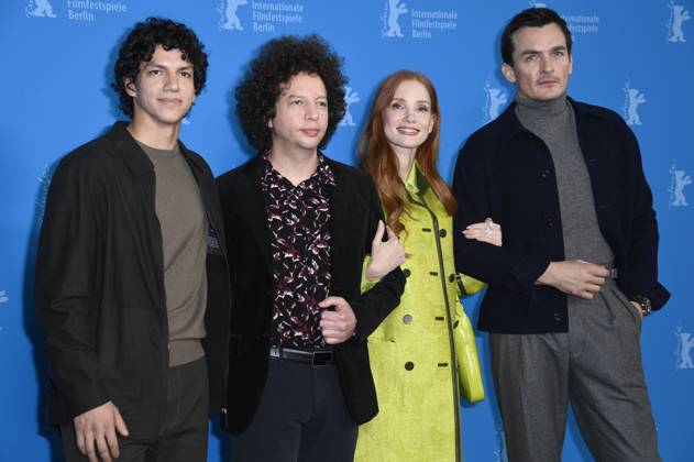 Isaac Hernandez, Michel Franco, Jessica Chastain and Rupert Friend at the photocall for the feature film Dreams at the Berlinale 2025 75 Berlin International Film Festival at the Hotel Grand Hyatt Berlin, 15 02 2025 Foto:xN.xKubelkax xFuturexImagex dreams_5246
