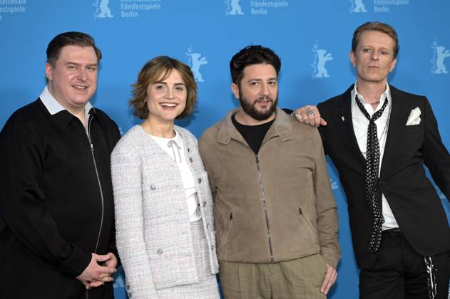 Michael Chernus, Mala Emde, John Magaro and Alexander Scheer at the photocall for the feature film Köln 75 at the Berlinale 2025 75 Berlin International Film Festival at the Hotel Grand Hyatt Berlin, 15 02 2025 Foto:xC.xNiehausx xFuturexImagex koeln_5203