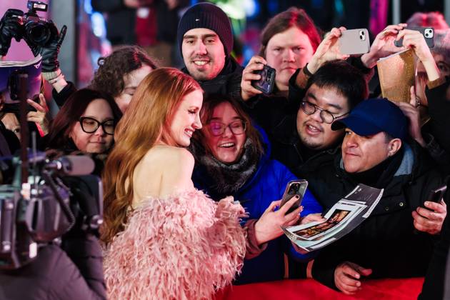 World premiere of Dreams , Berlinale Palast, Berlin, Germany Jessica Chastain greets the fans at the World premiere of Dreams during Berlinale (Berlin Film Festival) at Berlinale Palast, Berlin, , Germany on 15 February 2025. Picture, Credit:Julie Edwards Avalon Germany, Potsdammer Platz, Berlin, Berlinale Palast  Copyright: xJuliexEdwardsx xAvalonx 0964542955
