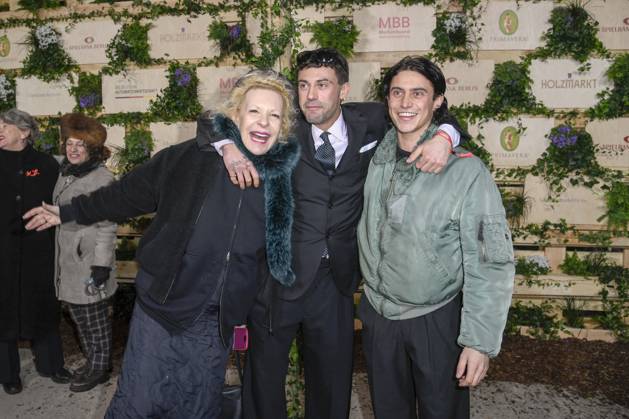 Leo Altaras, Sunnyi Melles and Aaron Altaras actors as guests at the Medienboard Party at Holzmarkt in Berlin at the 75th Berlin International Film Festival on 15 02 2025 in Berlin Berlin Germany