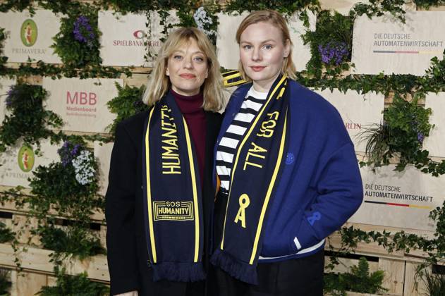 Heike Makatsch and Rosalie Thomass at the Medienboard Party 2025 as part of the Berlinale 2025 at Holzmarkt Berlin, 15 02 2025 Foto:xC.xTamckex xFuturexImagex mbb_5367