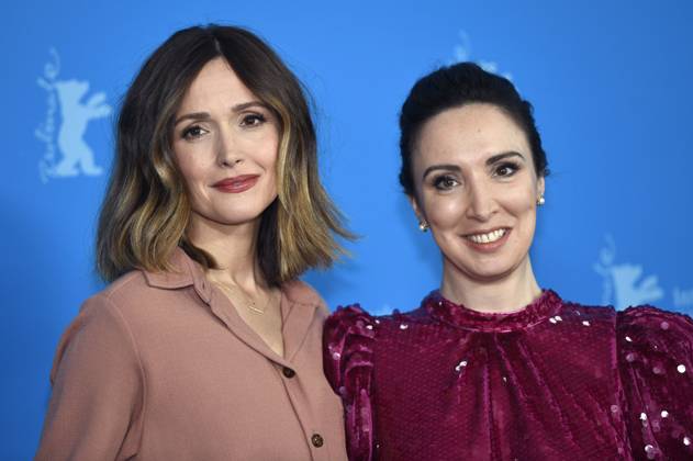 Rose Byrne and Mary Bronstein at the photocall for the feature film If I Had Legs I d Kick You at the Berlinale 2025 75 Berlin International Film Festival at the Hotel Grand Hyatt Berlin, 17 02 2025 Foto:xC.xNiehausx xFuturexImagex legs_5203