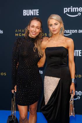 persons Annemarie Carpendale and Caroline Daur Copyright: xGeromexKochanx