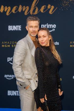 persons Wayne Carpendale and Annemarie Carpendale Copyright: xGeromexKochanx