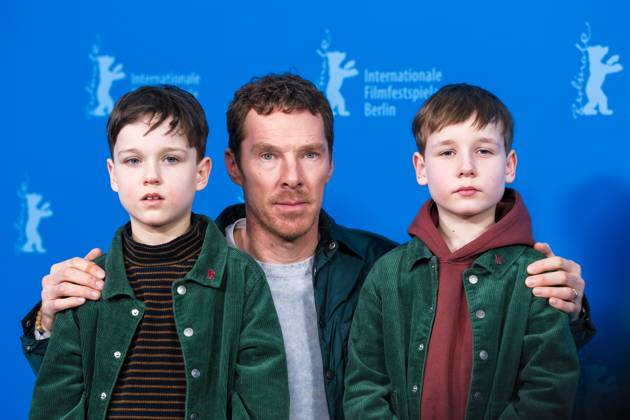 75. Berlinale, The Thing with Feathers Photocall Photocall for The Thing with Feathers , Grand Hyatt Berlin, Berlin, Germany Benedict Cumberbatch with Richard Boxall and Henry Boxall seen at the Photocall for The Thing with Feathers during Berlinale (Berlin Film Festival) at Grand Hyatt Berlin, Berlin, , Germany on 18 February 2025. Picture, Credit:Julie Edwards Avalon Germany, Potsdammer Platz, Berlin, Grand Hyatt Berlin Copyright: xJuliexEdwardsx xAvalonx 0965677429