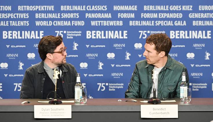 Entertainment Bilder des Tages British director Dylan Southern and actor Benedict Cumberbatch attend the press conference of The Thing With Feathers at the 75th Berlin Film Festival in Berlin, Germany on Tuesday, February 18, 2025.  BER20250218156 RUNExHELLESTAD