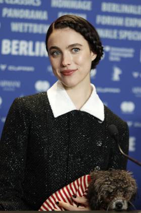 Margaret Qualley at the press conference for the feature film Blue Moon at the Berlinale 2025 75 Berlin International Film Festival at the Hotel Grand Hyatt Berlin, 18 02 2025 Foto:xC.xTamckex xFuturexImagex moon_5327