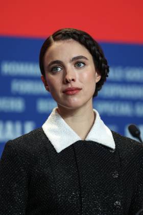 February 18, 2025, Berlin, Brandenburg, Germany: The 75th Berlinale Film Festival is taking place in Berlin from 13 to 23 February 2025. Actress Margaret Qualley answers journalists questions during a press conference Berlin Germany - ZUMAt227 20250218_zip_t227_009 Copyright: xMarinaxTakimotox