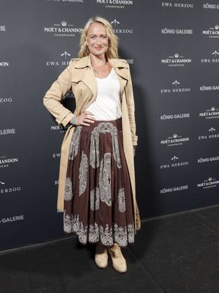 Berlin 02 07 2024 Fashion Week Ewa Herzog Eva Mona Rodekirchen to Guest at the Ewa Herzog Fashion Show in Frame the Berlin Fashion Week 2024 in the Koenig Gallery on 02 07 2024 Single image Single motif portrait format Full figure Berlin Germany