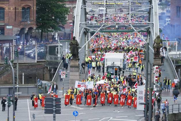 Hamburg Demonstration the Dockworkers with Verd I Flags Banner transparent with the Inscription We are the Port Hundreds demand more Wages and better Working conditions the Demonstration led to mas