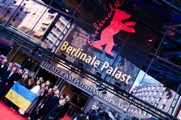 Entertainment Bilder des Tages World premiere of Timestamp , Grand Hyatt Berlin, Berlin, Germany Tricia Tuttle with the cast and crew for the film seen on the Red Carpet for the World premiere of Timestamp during Berlinale (Berlin Film Festival) at Grand Hyatt Berlin, Berlin, , Germany on 20 February 2025. Picture, Credit:Julie Edwards Avalon Germany, Potsdammer Platz, Berlin, Grand Hyatt Berlin Copyright: xJuliexEdwardsx xAvalonx 0966512085