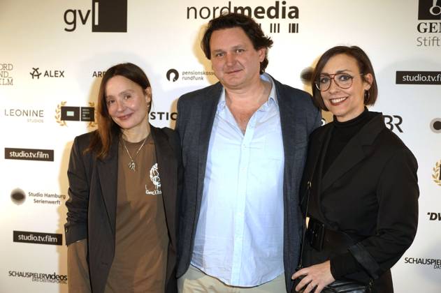 Ramona Klinikowski, Miroslav Babic and guest at the 12th DAfFNE Award 2025 ceremony at Babylon Berlin, 21 02 2025 Foto:xT.xBartillax xFuturexImagex daffne_5262
