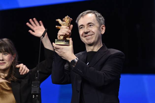 Dag Johan Haugerud with the Golden Bear for Best Film for Dreams Sex Love at the Closing Ceremony and Award Ceremony at the Berlinale 2025 75 Berlin International Film Festival at the Berlinale Palast Berlin, 22 02 2025 Foto:xN.xKubelkax xFuturexImagex closing_berlinale_5397