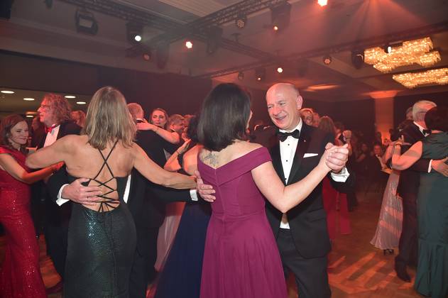 73 VBKI Ball Berlin Berlins Governing Mayor Kai Wegner and his girlfriend, Senator for Education Katharina Günther Wünsch both CDU at the opening dance at the 73 VBKI Ball at the Hotel Intercontinental for the 75th Berlinale in Berlin, on 17 02 2025 Photopress Mueller