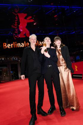 Winners Photocall after the Closing Ceremony , Berlinale Palast, Berlin, Germany Producer Hege Hauff Hvattumon, Dag Johan Haugerud and Yngve Saether , winner of the Golden Bear for Best Film for Dreams (Sex Love) poses on the red carpet during the Winners Photocall after the Closing Ceremony during Berlinale (Berlin Film Festival) at Berlinale Palast, Berlin, , Germany on 22 February 2025. Picture, Credit:Julie Edwards Avalon Germany, Potsdammer Platz, Berlin, Berlinale Palast Copyright: xJuliexEdwardsx xAvalonx 0967650216