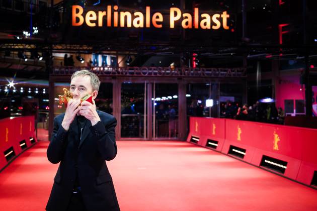 Bilder des Jahres 2025, Entertainment 02 Februar Winners Photocall after the Closing Ceremony , Berlinale Palast, Berlin, Germany Dag Johan Haugerud, winner of the Golden Bear for Best Film for Dreams (Sex Love) poses on the red carpet during the Winners Photocall after the Closing Ceremony during Berlinale (Berlin Film Festival) at Berlinale Palast, Berlin, , Germany on 22 February 2025. Picture, Credit:Julie Edwards Avalon Germany, Potsdammer Platz, Berlin, Berlinale Palast Copyright: xJuliexEdwardsx xAvalonx 0967650421