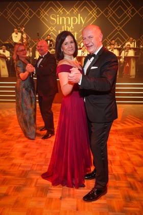 VBKI - Ball der Wirtschaft 2025 VBKI-Präsident Markus Voigt und Frau Mirijam und der Regierende Bürgermeister Kai Wegner und Katharina Günther-Wünsch eröffnen das Tanzen Der VBKI lädt zum Ball der Wirtschaft 2025 ins Hotel InterContinental in Berlin Copyright: xEventpressxFuhrx