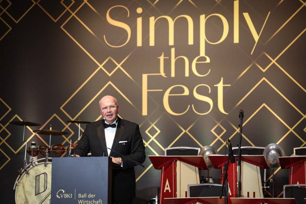 VBKI Business Ball 2025 VBKI President Markus Voigt on stage The VBKI invites you to the Business Ball 2025 at the Hotel InterContinental in Berlin Copyright: xEventpressxFuhrx
