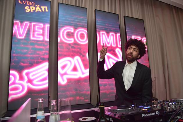 73 VBKI Ball Berlin DJ Noah Becker on turntables, VBKI späti at the 73 VBKI Ball at the Hotel Intercontinental for the 75th Berlinale in Berlin, on 17 02 2025 Photopress Mueller