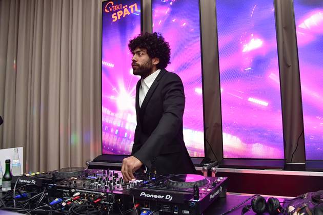 73 VBKI Ball Berlin DJ Noah Becker on turntables, VBKI späti at the 73 VBKI Ball at the Hotel Intercontinental for the 75th Berlinale in Berlin, on 17 02 2025 Photopress Mueller