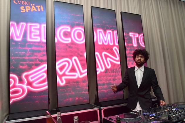 73 VBKI Ball Berlin DJ Noah Becker on turntables, VBKI späti at the 73 VBKI Ball at the Hotel Intercontinental for the 75th Berlinale in Berlin, on 17 02 2025 Photopress Mueller